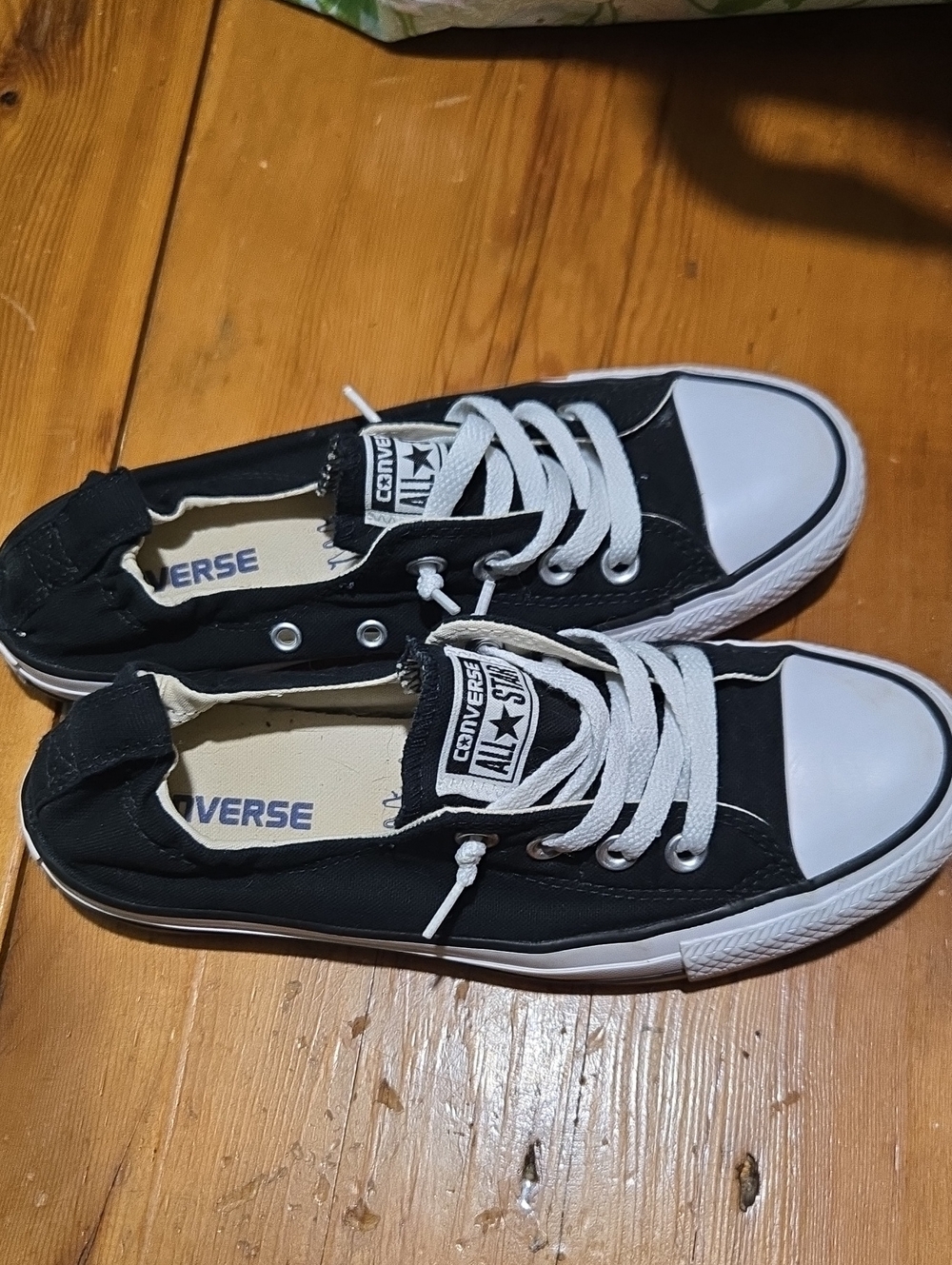 Converse Black and White Sz 7.5 Low Top Sneakers